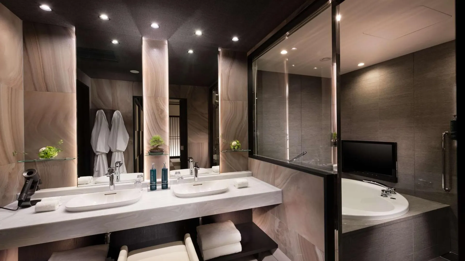 מלון Doubletree By Hilton Kyoto Station