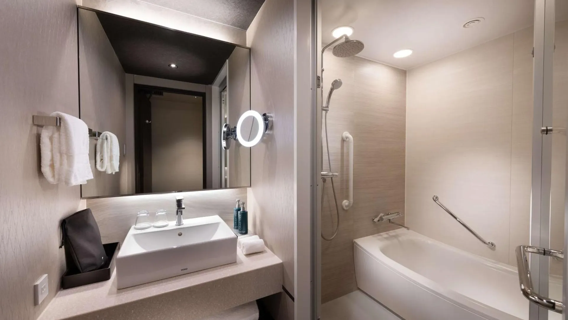 מלון Doubletree By Hilton Kyoto Station