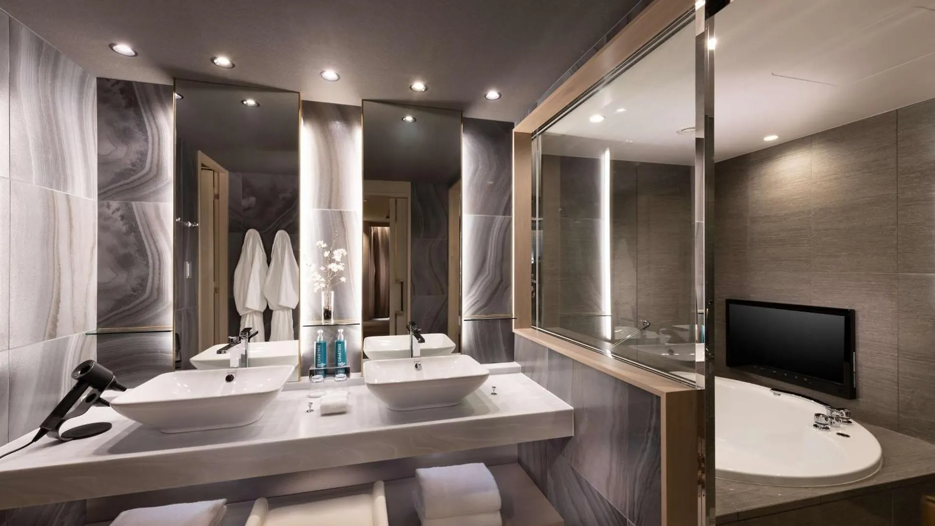 מלון Doubletree By Hilton Kyoto Station