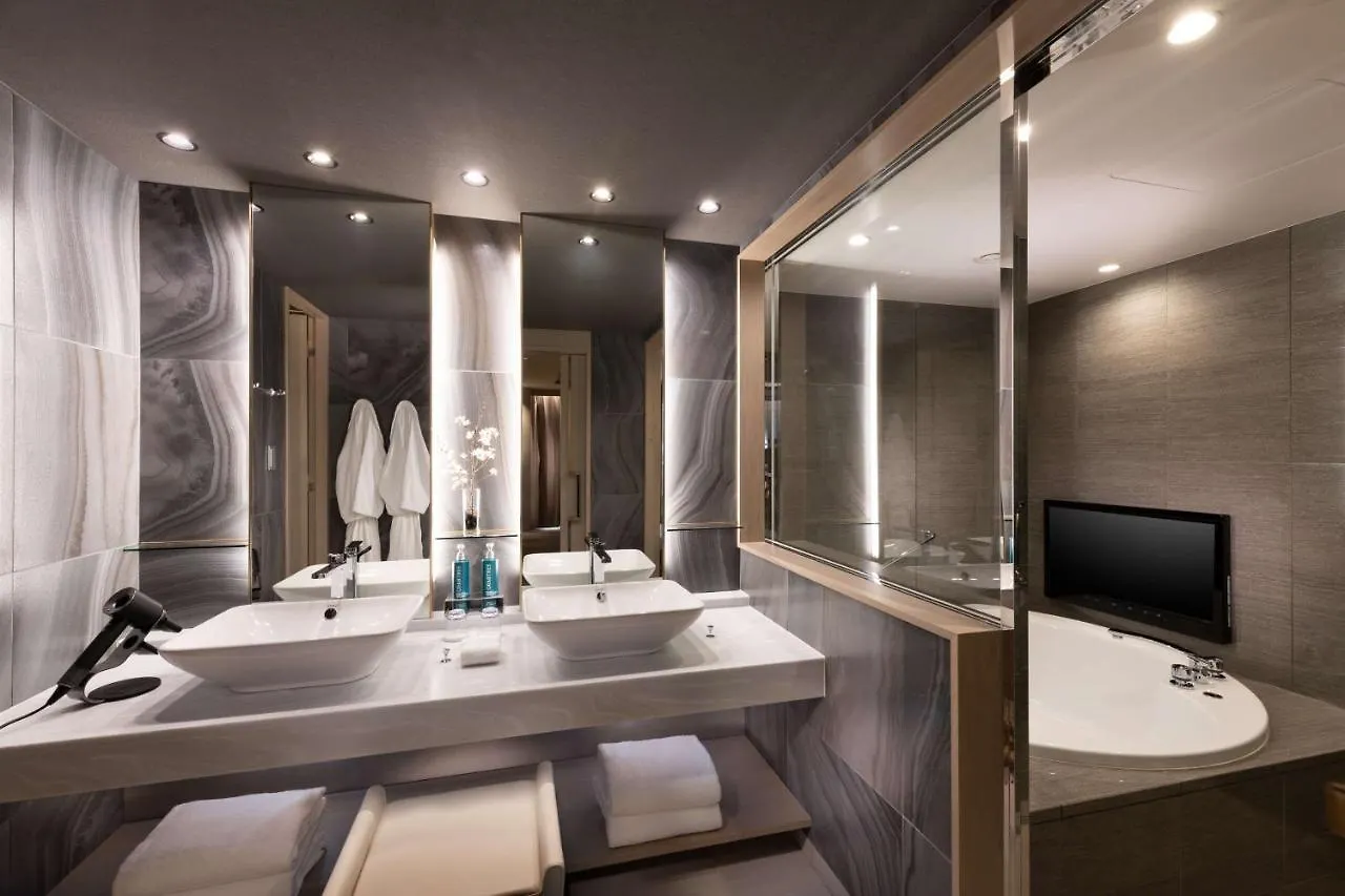 מלון Doubletree By Hilton Kyoto Station יפן